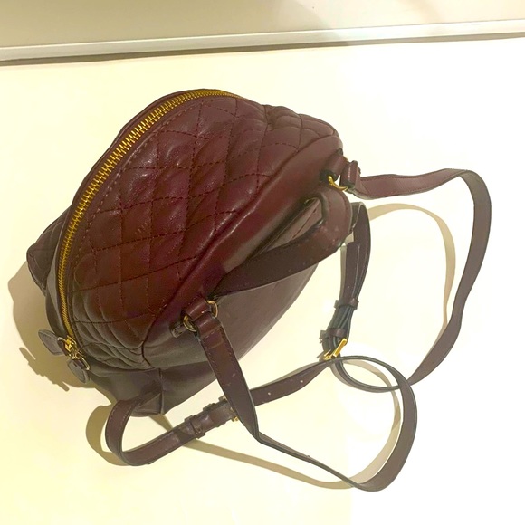 Guess Burgundy Colour Backpack Bag - Perfect for Travel - Picture 6 of 11